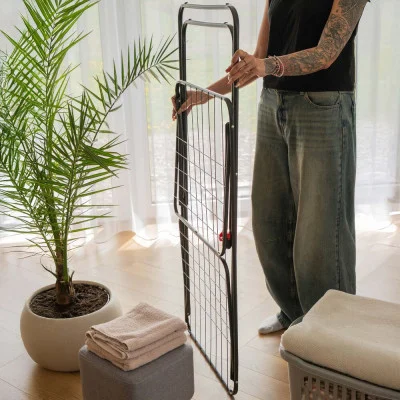Sušák na prádlo SPRINGOS ESSENTIAL černý