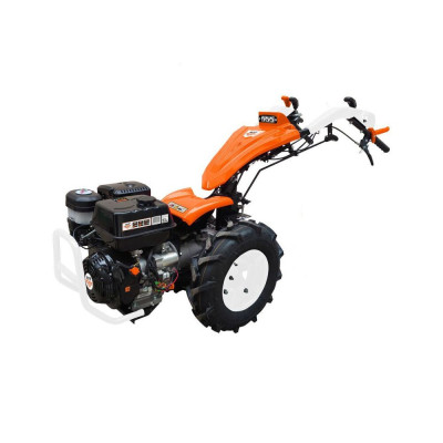 Malotraktor C977 s kultivátorem