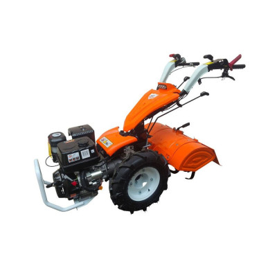 Malotraktor C977 s kultivátorem
