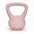 Speciální série Kettlebell pro ženy navržená pro pohodlné cvičení. Ergonomická rukojeť zajišťuje jistý úchop. Ideální pro domácí silový trénink i kondiční cvičení. Měkký a zcela bezpečný povrch chrání vás i podlahu. Nevydává hlasité nárazy, což zvyšuje komfort při cvičení. Odolné měkčené PVC s výplní z železného písku pro správnou rovnováhu. Hmotnost 2 kg.
